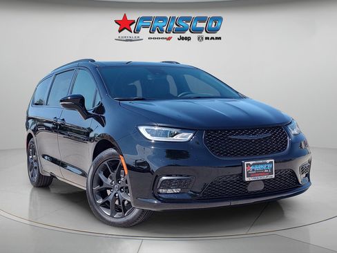 New 2026 Chrysler Pacifica Select image 1