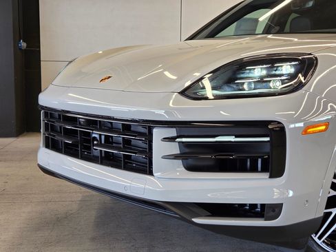 New 2026 Porsche Cayenne Base image 24
