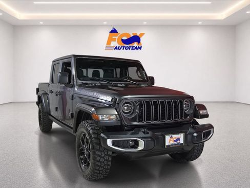 Used 2025 Jeep Gladiator Sport AWD/4WD image 4