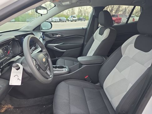 Used 2024 Chevrolet Trax LS w/ LS Convenience Package image 13
