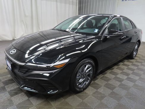 Used 2024 Hyundai Elantra SEL FWD image 7