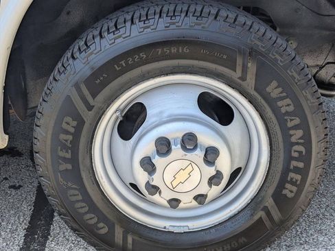 Used 2008 Chevrolet Express 3500 image 18