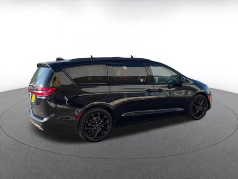 Used 2025 Chrysler Pacifica Limited FWD image 15