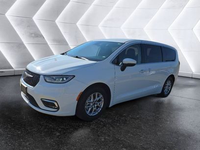 Used 2023 Chrysler Pacifica Touring-L