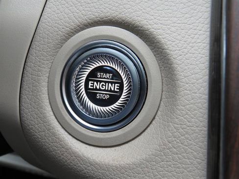 Used 2021 Mercedes-Benz GLC 300 4MATIC image 17