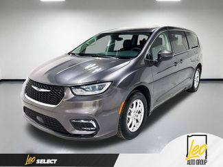 Used 2023 Chrysler Pacifica Touring-L FWD video 1