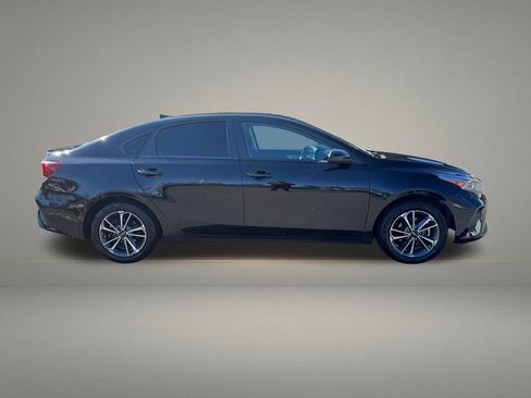 Used 2022 Kia Forte LXS FWD image 6