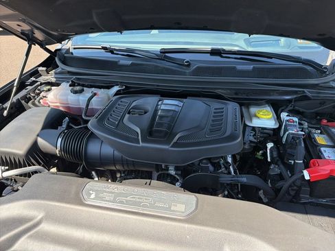 Certified 2025 Jeep Wagoneer L Series III w/ Premium Group I AWD/4WD image 22