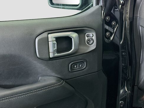 Used 2023 Jeep Wrangler Unlimited Sahara w/ Cold Weather Group AWD/4WD image 15