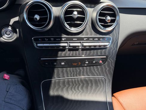 Certified 2022 Mercedes-Benz GLC 43 AMG 4MATIC image 31