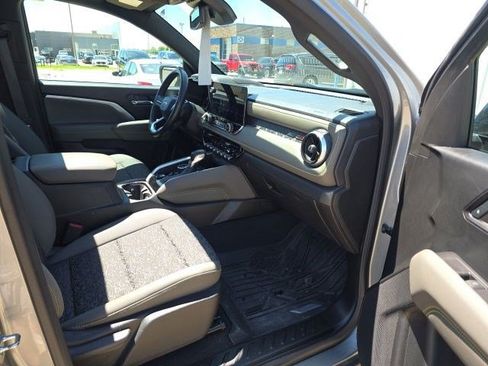 Used 2024 Chevrolet Colorado ZR2 w/ Technology Package AWD/4WD image 13