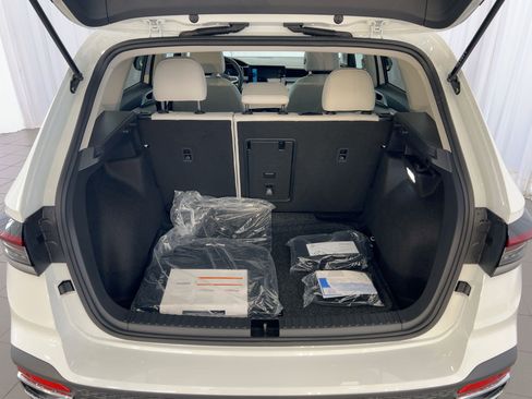 New 2026 Volkswagen Taos SE image 33