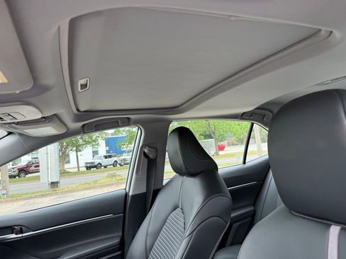 Used 2023 Toyota Camry SE w/ Cold Weather Package FWD image 11