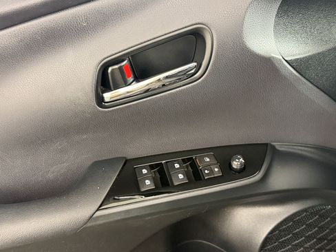 Used 2018 Toyota Prius Three Touring FWD image 14