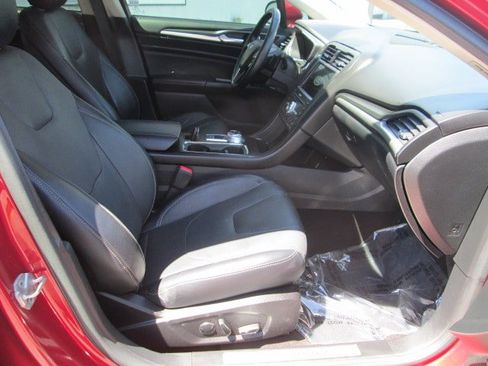Used 2017 Ford Fusion Titanium FWD image 12