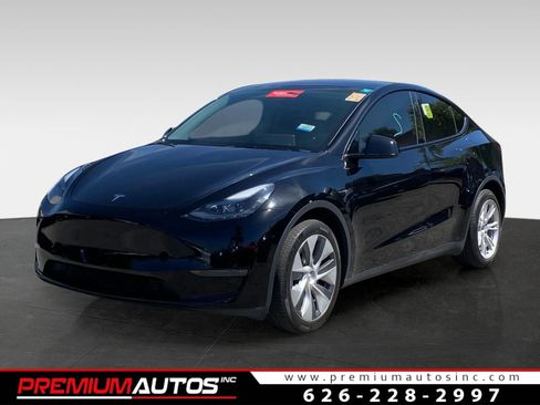 Used 2024 Tesla Model Y Long Range AWD/4WD image 1