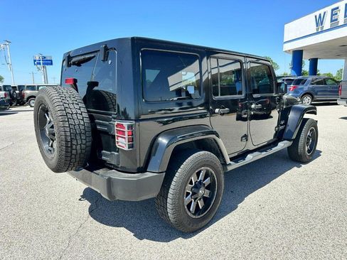 Used 2016 Jeep Wrangler Unlimited Sahara w/ Connectivity Group AWD/4WD image 6