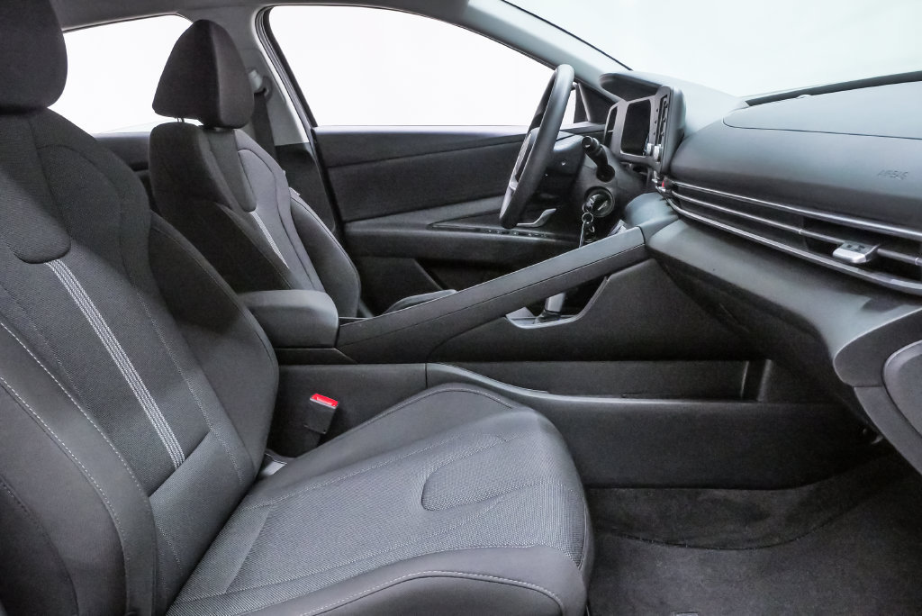 Certified 2026 Hyundai Elantra SE w/ Cargo Package FWD image 13