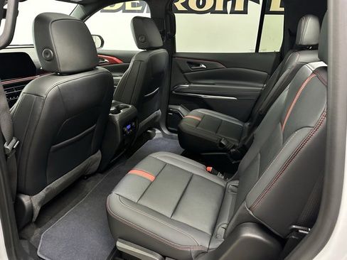 Used 2024 Chevrolet Traverse RS image 25