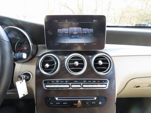Used 2019 Mercedes-Benz GLC 300 4MATIC image 28