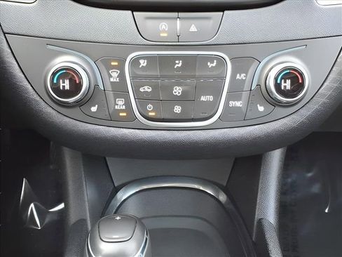 Used 2020 Chevrolet Malibu LT image 24