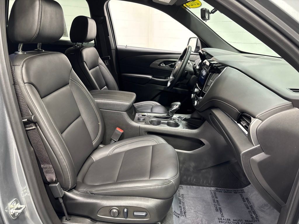 Used 2023 Chevrolet Traverse LT w/ LT Premium Package AWD/4WD image 10
