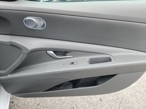 Certified 2024 Hyundai Elantra SEL FWD image 34