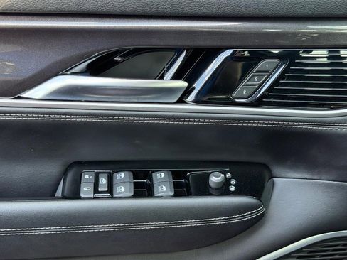 Used 2024 Jeep Wagoneer 4x4 w/ Premium Group I image 24