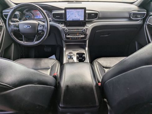 Used 2020 Ford Explorer XLT w/ Equipment Group 202A AWD/4WD image 17