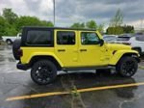 Used 2022 Jeep Wrangler Unlimited Sahara w/ Cold Weather Group AWD/4WD image 4