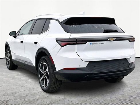 New 2026 Chevrolet Equinox EV LT image 4
