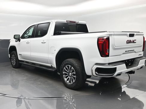 Used 2023 GMC Sierra 1500 AT4 w/ AT4 Preferred Package AWD/4WD image 4
