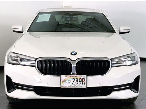Used 2021 BMW 530e w/ Premium Package RWD image 3
