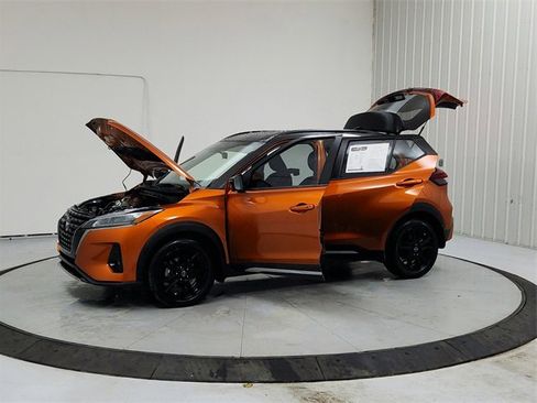 Used 2024 Nissan Kicks SR image 11