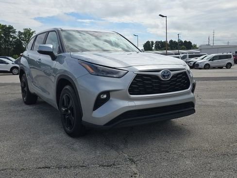 Used 2023 Toyota Highlander LE image 7