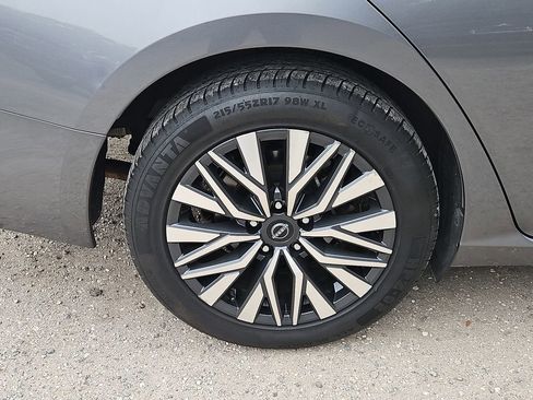 Used 2024 Nissan Altima 2.5 SV image 5