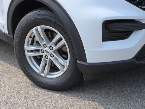 Used 2021 Ford Explorer XLT image 3