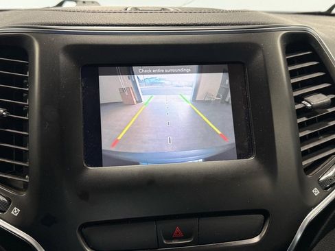 Used 2019 Jeep Cherokee Latitude Plus image 25