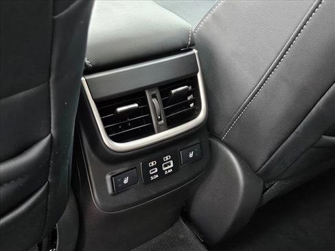 Used 2023 Subaru Outback Limited AWD/4WD image 17