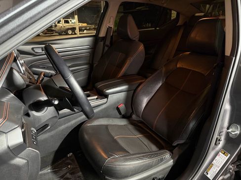 Used 2019 Nissan Altima 2.5 SR w/ SR Premium Package FWD image 9