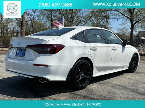 Used 2025 Honda Civic Sport image 4