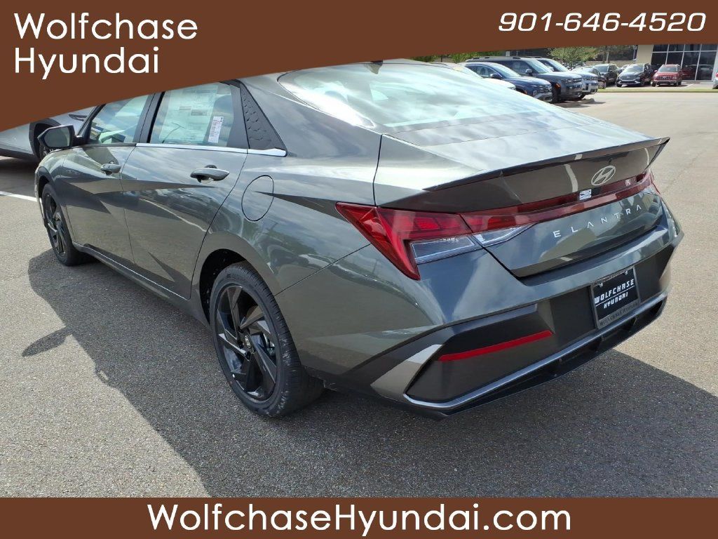 Used 2026 Hyundai Elantra SEL Sport Premium FWD image 3