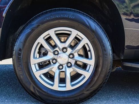 Used 2024 Chevrolet Suburban LT image 9