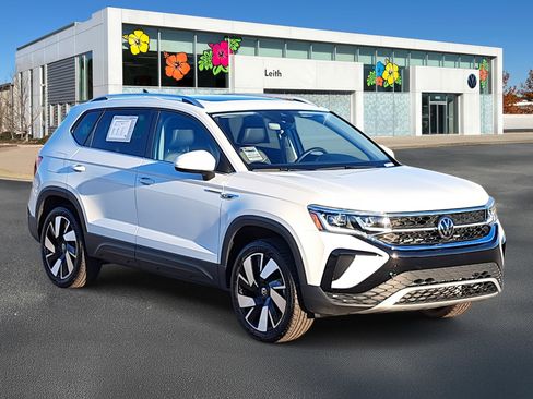 Certified 2024 Volkswagen Taos SEL image 1