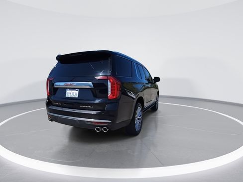 Used 2021 GMC Yukon Denali w/ Denali Premium Package image 7