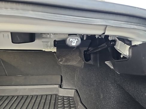 Used 2020 Toyota Camry LE image 10