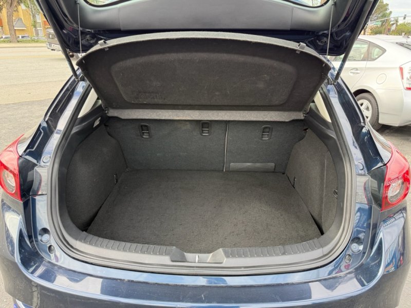 Used 2017 MAZDA MAZDA3 Grand Touring FWD image 17