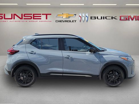 Used 2023 Nissan Kicks SR w/ SR Premium Package image 3