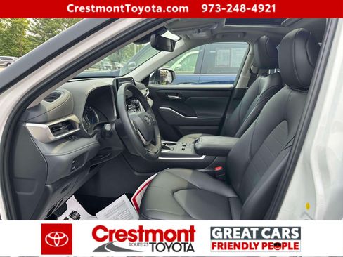 Used 2026 Toyota Highlander XLE AWD/4WD image 16