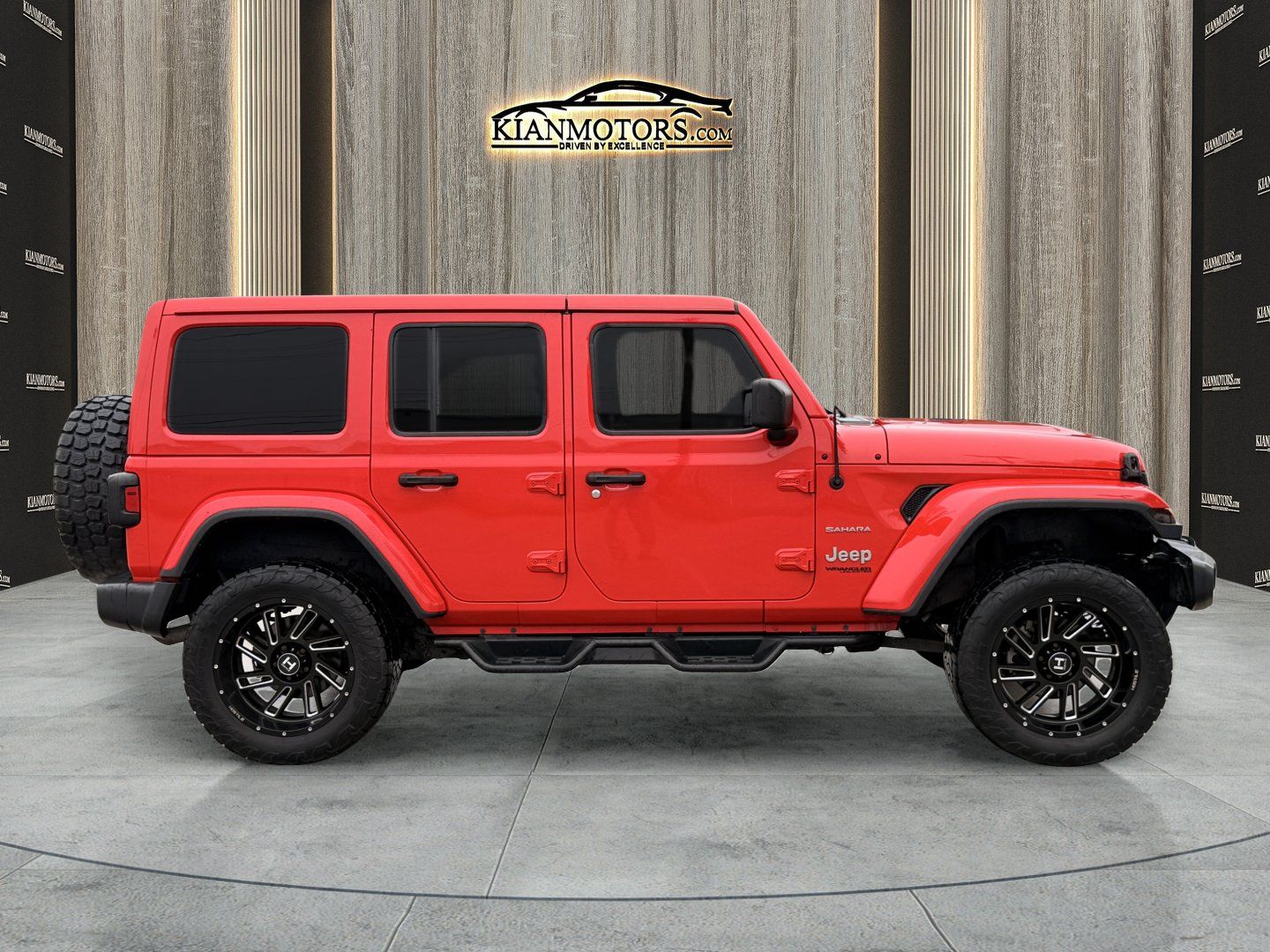 Used 2018 Jeep Wrangler Unlimited Sahara w/ Uconnect 4C Nav & Sound Group AWD/4WD image 11